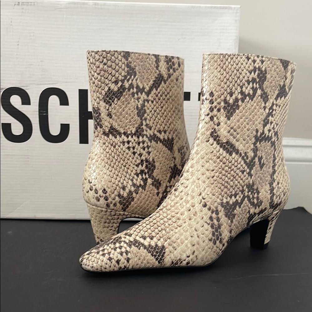 Schutz Beige Cream Nude Snakeskin Leather Booties Pointed Toe Ankle Boots, Sz 7
